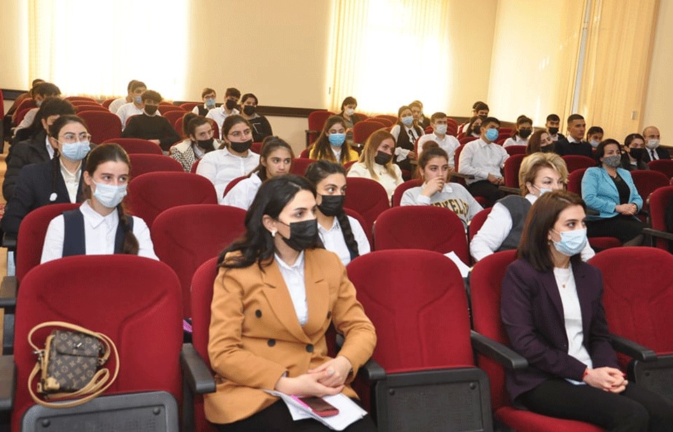 “Heydər Əliyev irsinin öyrənilməsi” mözusunda dərslər davam edir